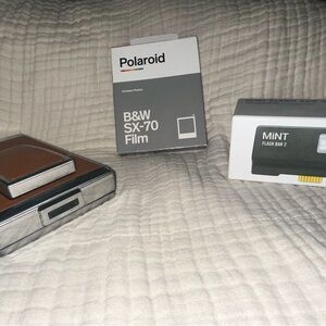 SX-70 Polaroid Land Camera ,B&W SX-70 Film pack with Mint Flash Accessory